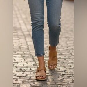 Baretraps slide on size 7.5